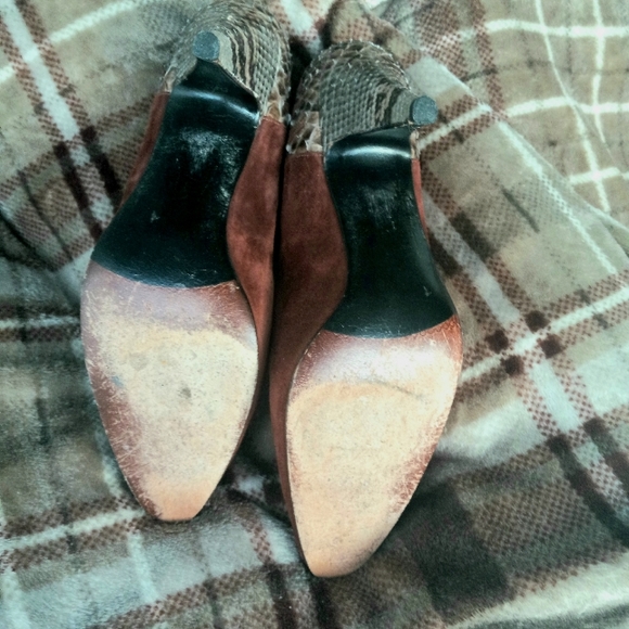 Vintage Genuine Suede Snakeskin Heels / Pumps - Picture 5 of 5